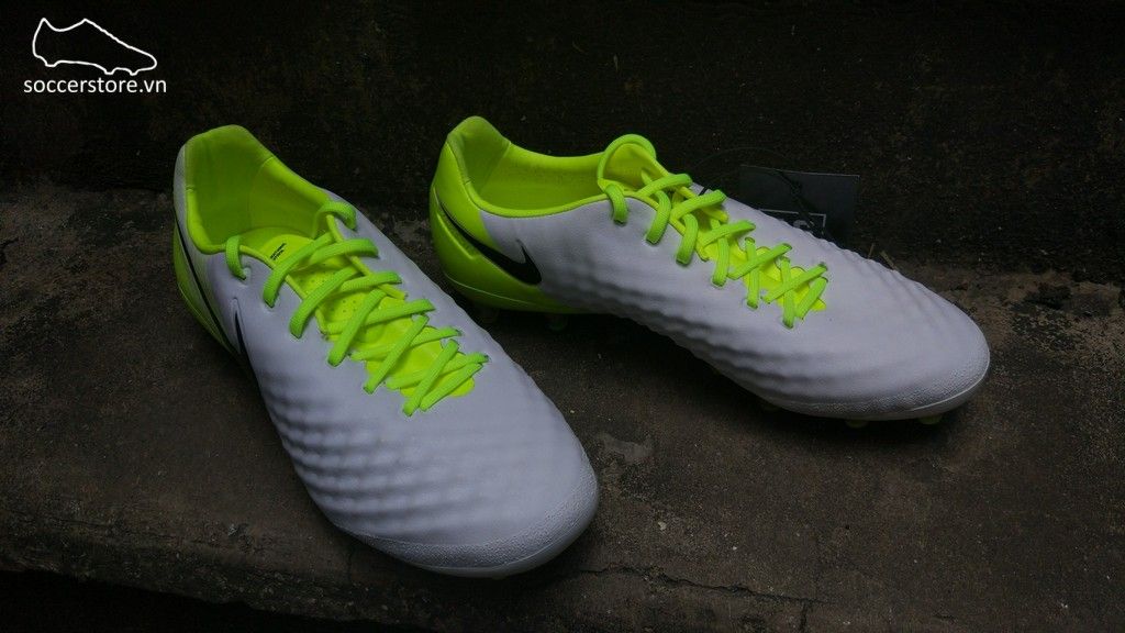 black and white magistas